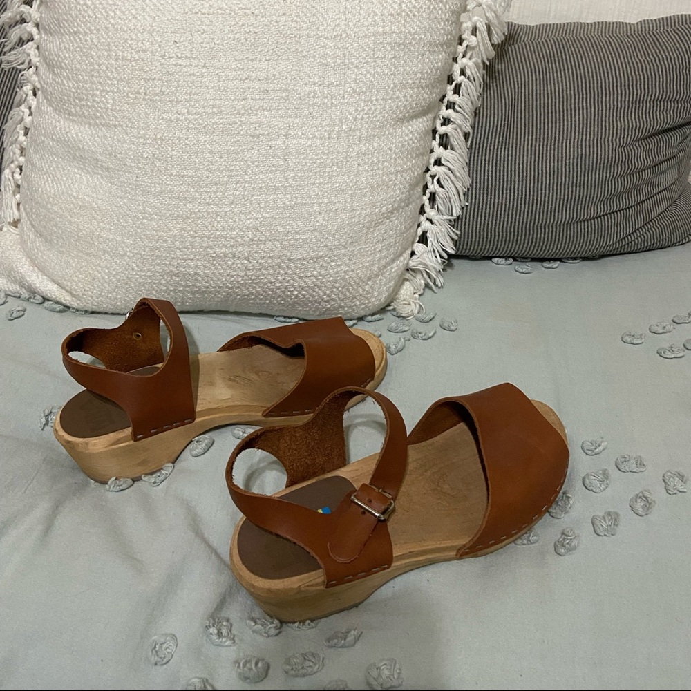 Mia clogs